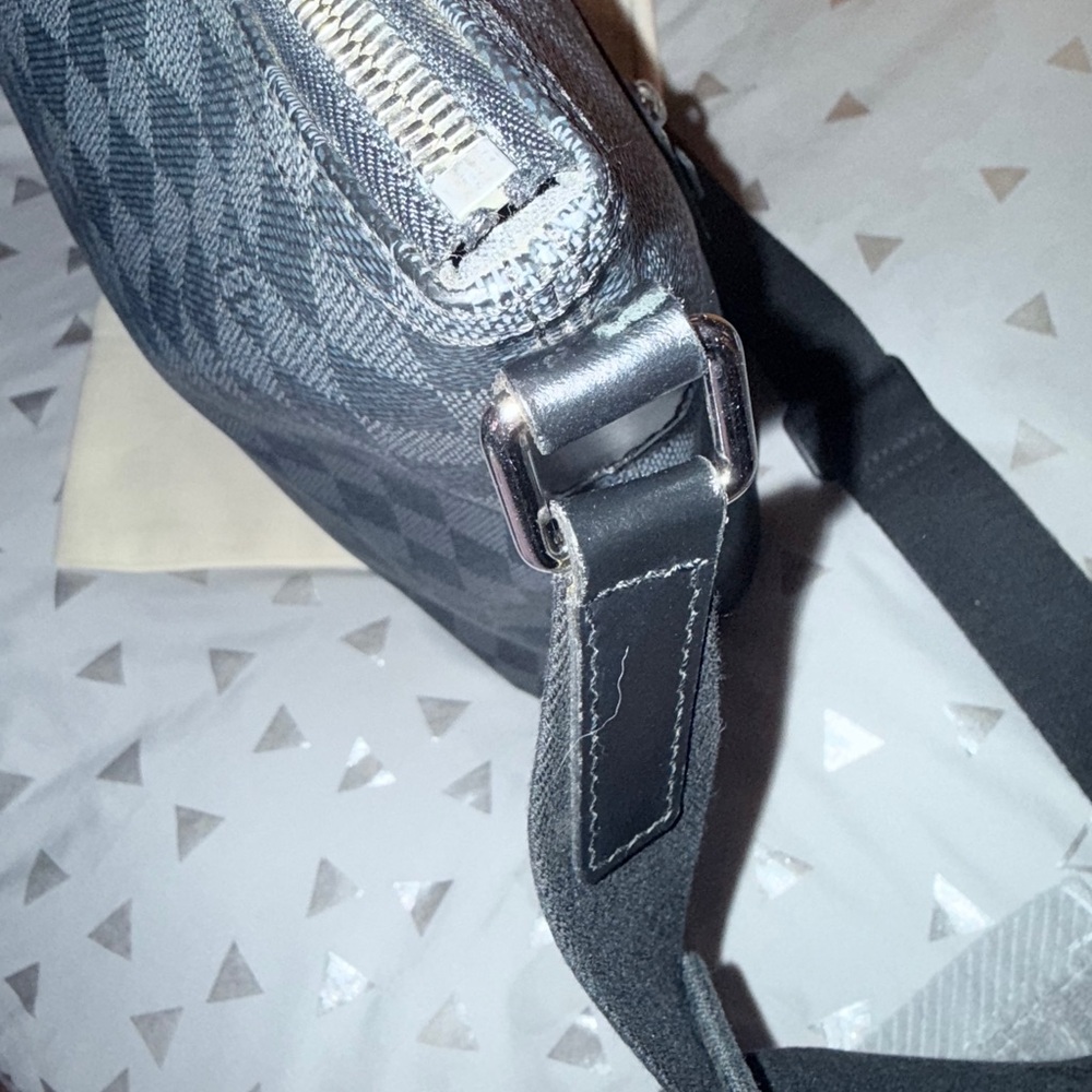 Louis Vuitton Damier Graphite Mick GM - Picture 9 of 15